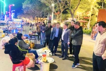 Bí thư Đảng ủy phường Pleiku kiểm tra công tác chuẩn bị Lễ khai trương “Phố đêm Chợ Nhỏ”