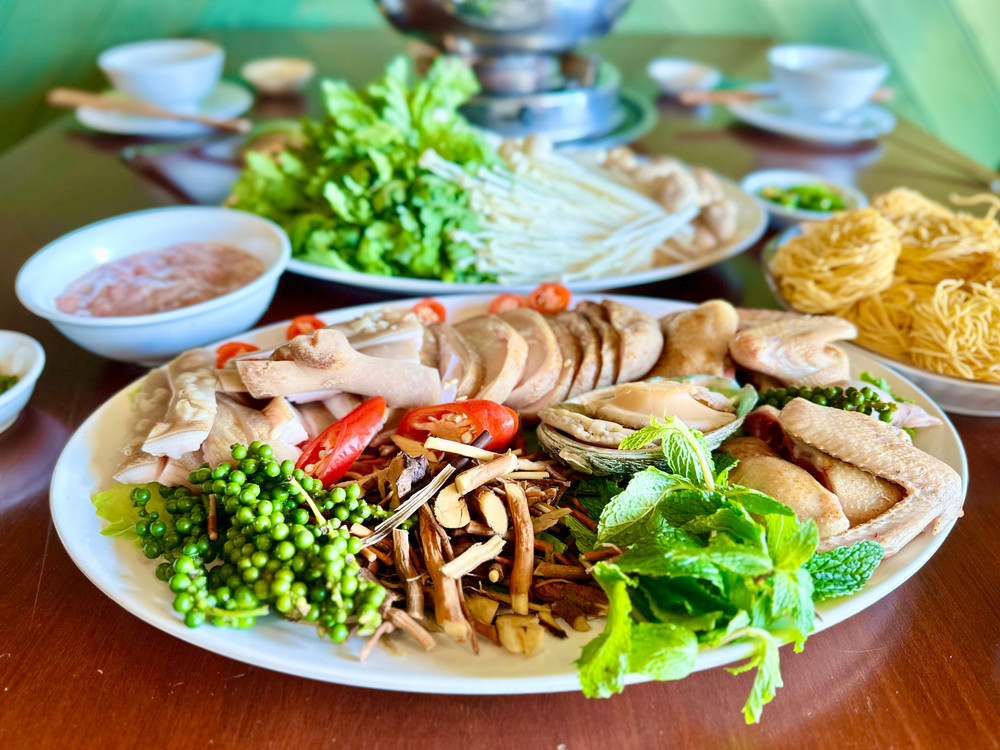 Lẩu tiềm sâm khỏe Kbang là món ngon có thể dùng làm món ăn chính. Ảnh: Hà Duy lau-tiem-sam-khoe-kbang-la-mon-ngon-co-the-dung-lam-mon-an-chinh-anh-ha-duy.jpg