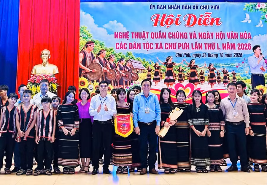 soi-noi-hoi-dien-nghe-thuat-va-ngay-hoi-van-hoa-cac-dan-toc-xa-chu-puh.jpg