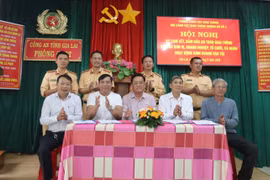 Các đơn vị vận tải đã cam kết chấp hành nghiêm quy định của Luật Trật tự, an toàn giao thông đường bộ. Ảnh: Văn Ngọc