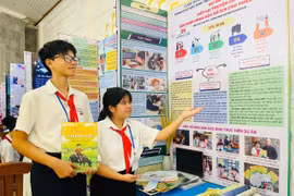 Học sinh trung học tại Gia Lai tham gia trưng bày và thuyết minh dự án nghiên cứu khoa học, kỹ thuật cấp tỉnh năm học 2025-2026