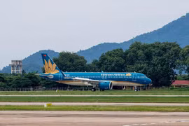 Nhiều chuyến bay bị điều chỉnh và tạm dừng khai thác tại sân bay khu vực miền Trung do ảnh hưởng gió mạnh của bão số 13 (Kalmaegi)