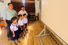 Trường học tại Bình Khê thiếu phòng chức năng, thiết bị dạy học, ảnh hưởng trực tiếp đến chất lượng giáo dục và công tác giảm nghèo bền vững ở địa phương.