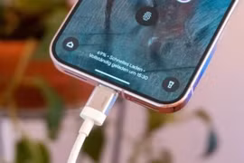 Nhiều dòng smartphone có thể tự động ngắt sạc hoặc làm chậm tốc độ sạc khi đạt 80% nhằm bảo vệ pin bền bỉ hơn.