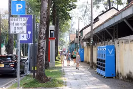 Hệ thống thu phí đỗ xe không chạm giúp người dân thanh toán thuận tiện.