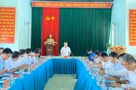 Phó Bí thư Tỉnh ủy Châu Ngọc Tuấn phát biểu tại buổi làm việc với các xã, phường.
