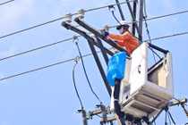 Vì sao Bộ Công thương muốn đưa EVN về quản?