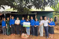 Đại diện các đơn vị trao tặng mô hình sinh kế cho thanh niên. Ảnh: ĐVCC