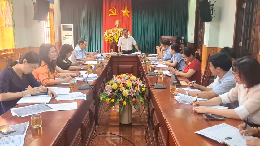 Quang cảnh buổi làm việc của đoàn giám sát Ban Kinh tế-Ngân sách (HĐND tỉnh) với Sở Xây dựng về quản lý nhà ở vắng chủ thuộc sở hữu toàn dân. Ảnh: Ngọc Sang Quang cảnh buổi làm việc của đoàn giám sát Ban Kinh tế-Ngân sách (HĐND tỉnh) với Sở Xây dựng về quản lý nhà ở vắng chủ thuộc sở hữu toàn dân. Ảnh: Ngọc Sang