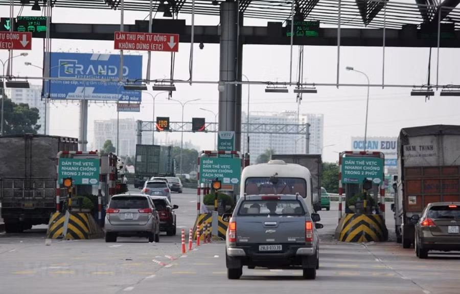Một số tuyến Cao tốc Bắc-Nam sẽ thí điểm thu phí điện tử không dừng bỏ barie đầu vào ở trạm thu phí. Ảnh: Việt Hùng/Vietnam+ Một số tuyến Cao tốc Bắc-Nam sẽ thí điểm thu phí điện tử không dừng bỏ barie đầu vào ở trạm thu phí. Ảnh: Việt Hùng/Vietnam+