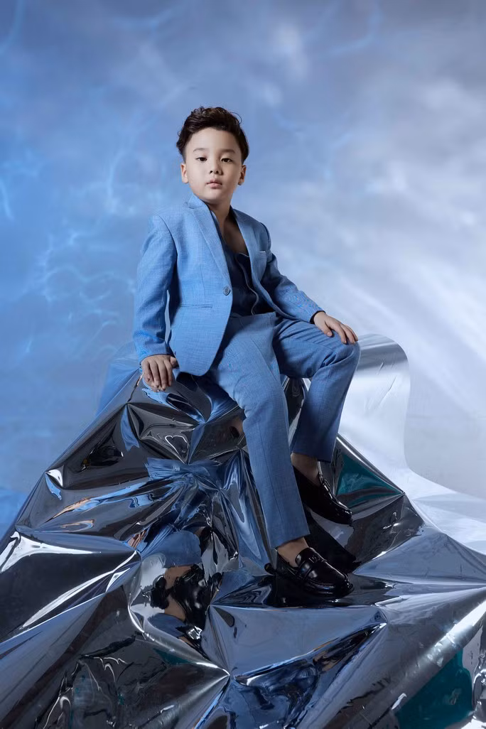 Mẫu nhí đậm chất Hàn gây sốt mạng xã hội - Ảnh 4. Tuấn Khải đến với thời trang để dạn dĩ hơn nhưng lại trở thành mẫu nhí được yêu thích