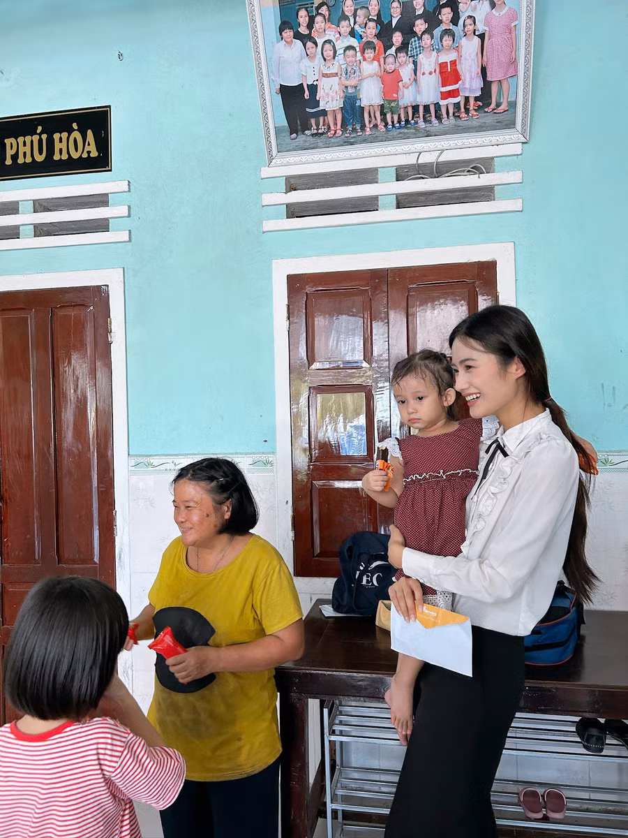 Ý Nhi dần được tha thứ sau lời xin lỗi chân thành, có sự thay đổi nhất định. Ý Nhi dần được tha thứ sau lời xin lỗi chân thành, có sự thay đổi nhất định.