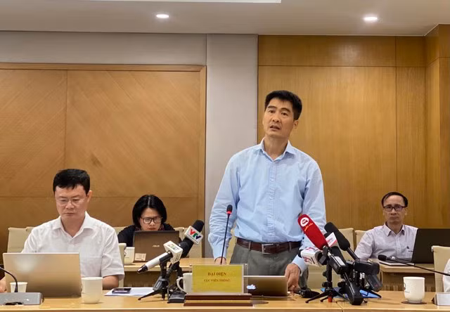 Ông Nguyễn Phong Nhã, Phó cục trưởng Cục Viễn thông, thông tin tại họp báo chiều 6.11. Ảnh: THU HẰNG