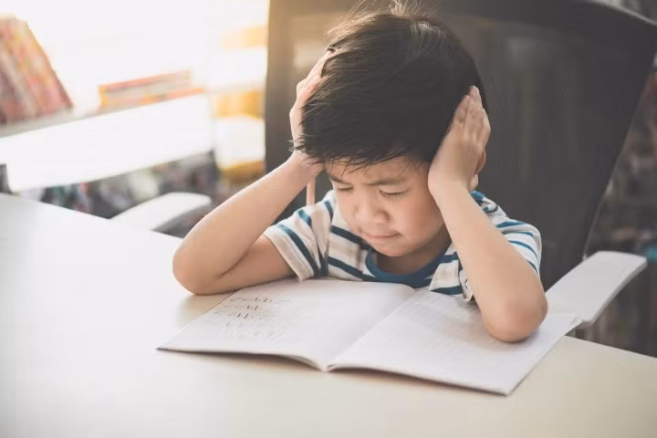 Trẻ em rất dễ nhạy cảm với mọi thứ xung quanh và không muốn chịu áp lực từ bố mẹ.