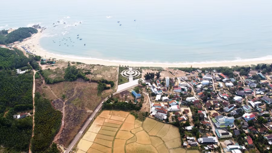 Khu cảng chuyên dùng, Khu liên hợp gang thép Long Sơn bao phủ lên vùng biển Lộ Diêu, với 566 hộ dân phải di dời Khu cảng chuyên dùng, Khu liên hợp gang thép Long Sơn bao phủ lên vùng biển Lộ Diêu, với 566 hộ dân phải di dời