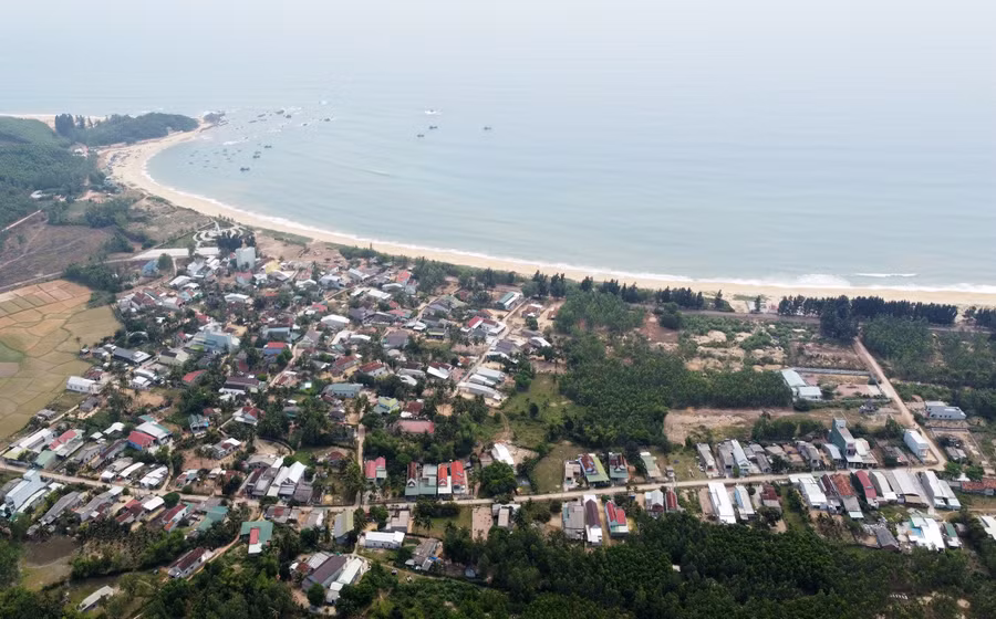 Vùng biển Lộ Diêu - nơi dự kiến sẽ nhường chỗ cho tổ hợp gang thép Long Sơn Vùng biển Lộ Diêu - nơi dự kiến sẽ nhường chỗ cho tổ hợp gang thép Long Sơn