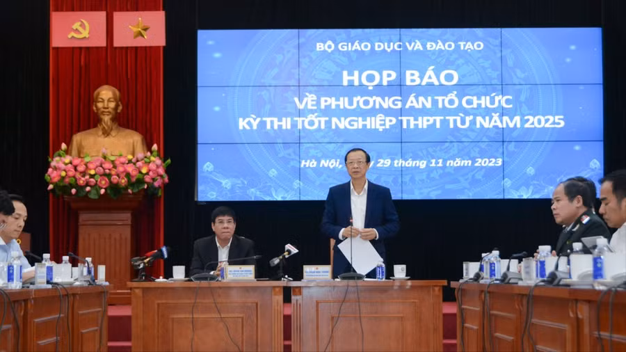 Thứ trưởng Bộ GD-ĐT Phạm Ngọc Thưởng chủ trì họp báo công bố phương án thi tốt nghiệp THPT từ năm 2025