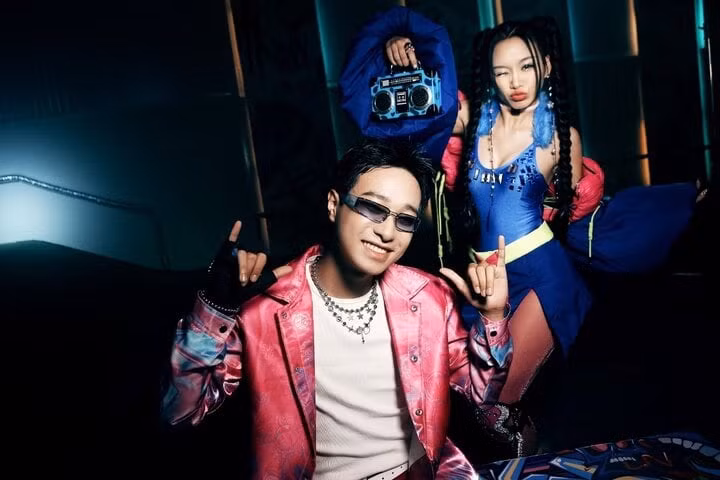 Hà An Huy - quán quân Vietnam Idol đồng hành cùng Giana trong MV mới. Hà An Huy - quán quân Vietnam Idol đồng hành cùng Giana trong MV mới.