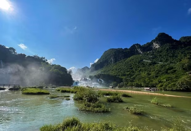 Thác Bản Giốc ở xã Đàm Thủy, huyện Trùng Khánh, được ví như viên ngọc của du lịch Cao Bằng. Ảnh: Chu Hiệu/TTXVN
