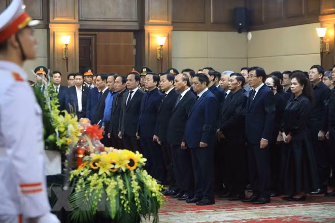 Thủ tướng Phạm Minh Chính, các lãnh đạo, nguyên lãnh đạo Đảng, Nhà nước và gia quyến tại Lễ Truy điệu Phó Thủ tướng Lê Văn Thành. Ảnh: An Đăng/TTXVN