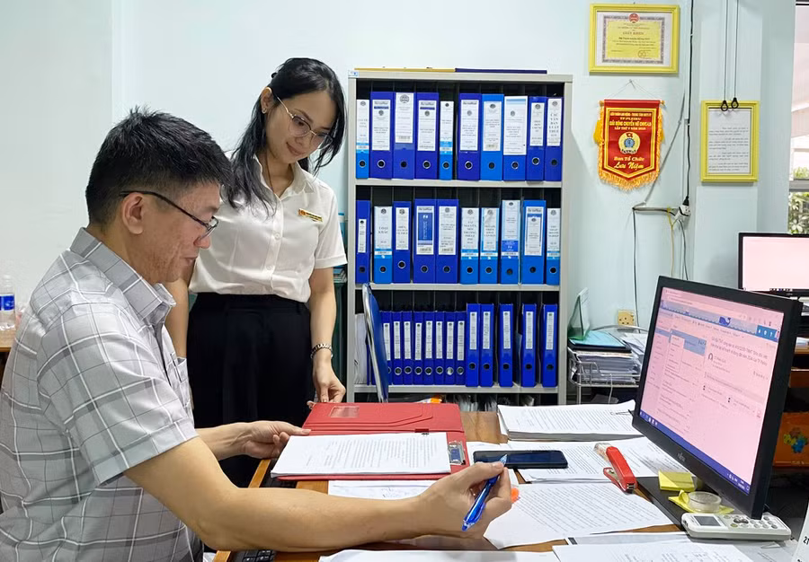 Các chính sách hỗ trợ người nộp thuế tiếp tục được Chi cục Thuế TP. Pleiku thực hiện nhằm giúp doanh nghiệp vượt qua khó khăn, phát triển hoạt động sản xuất kinh doanh. Ảnh: Sơn Ca