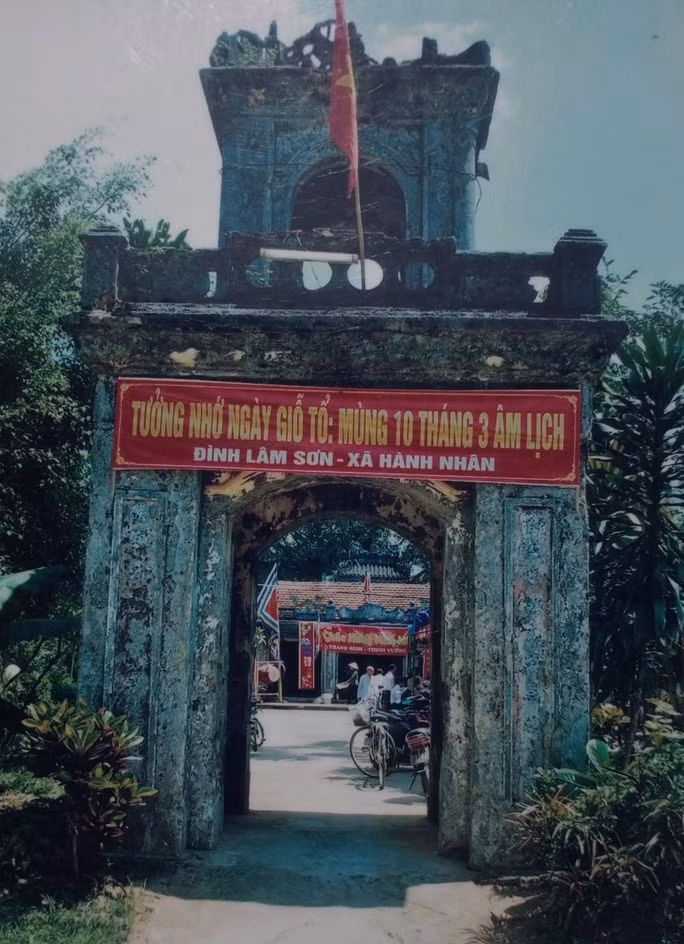 Dấu thời gian trên cổng đình làng Lâm Sơn