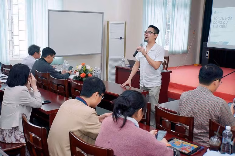 Với tinh thần đổi mới, sáng tạo, thời gian qua, Báo Gia Lai đã tổ chức nhiều lớp bồi dưỡng nghiệp vụ báo chí cho cán bộ, phóng viên, biên tập viên. Ảnh: Đ.T Với tinh thần đổi mới, sáng tạo, thời gian qua, Báo Gia Lai đã tổ chức nhiều lớp bồi dưỡng nghiệp vụ báo chí cho cán bộ, phóng viên, biên tập viên. Ảnh: Đ.T