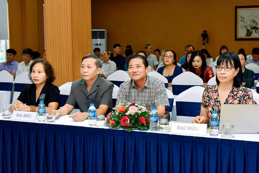 Các đại biểu tham dự buổi tọa đàm kỷ niệm 99 năm ngày báo chí cách mạng Việt Nam. Ảnh: Đ.T