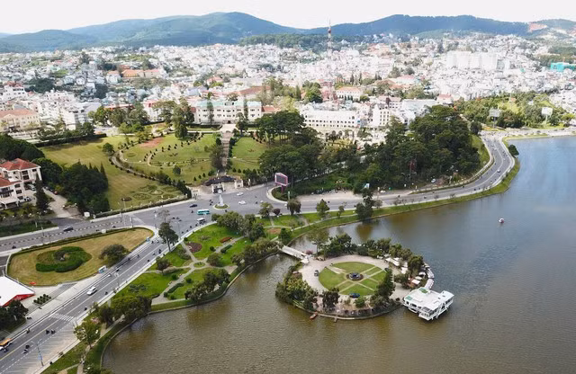 Mục tiêu phát triển Lâm Đồng đến 2050 trở thành thành phố trực thuộc Trung ương và Đà Lạt là trung tâm du lịch chất lượng cao của cả nước và khu vực Đông Nam Á.
