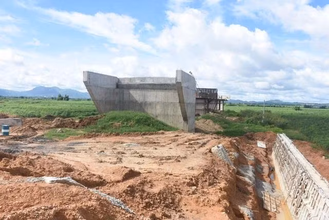 Dự án đường trục chính phía tây TP.Kon Tum là một trong những dự án gặp nhiều khó khăn nhất trong giải phóng mặt bằng