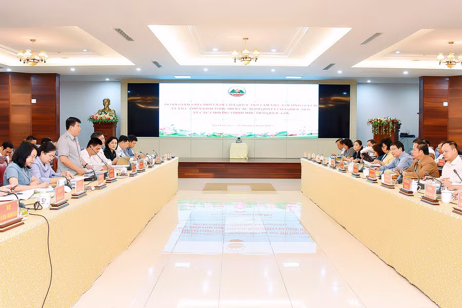 Quang cảnh buổi làm việc tại trụ sở UBND tỉnh. Ảnh: Đức Thụy