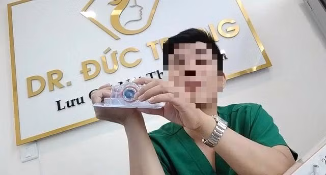 Người tự xưng là bác sĩ Đức Trọng dạy chúng tôi cách làm bác sĩ