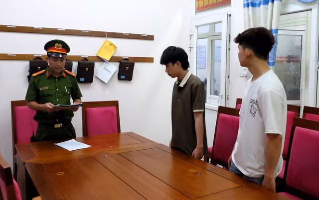 Công an Q.Sơn Trà tống đạt các quyết định