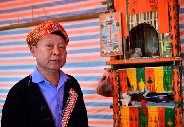 Ông Chảo Y Sai, người đứng ra tổ chức lễ lên 12 đèn ở Phìn Ngan đầu năm 2024 Ông Chảo Y Sai, người đứng ra tổ chức lễ lên 12 đèn ở Phìn Ngan đầu năm 2024