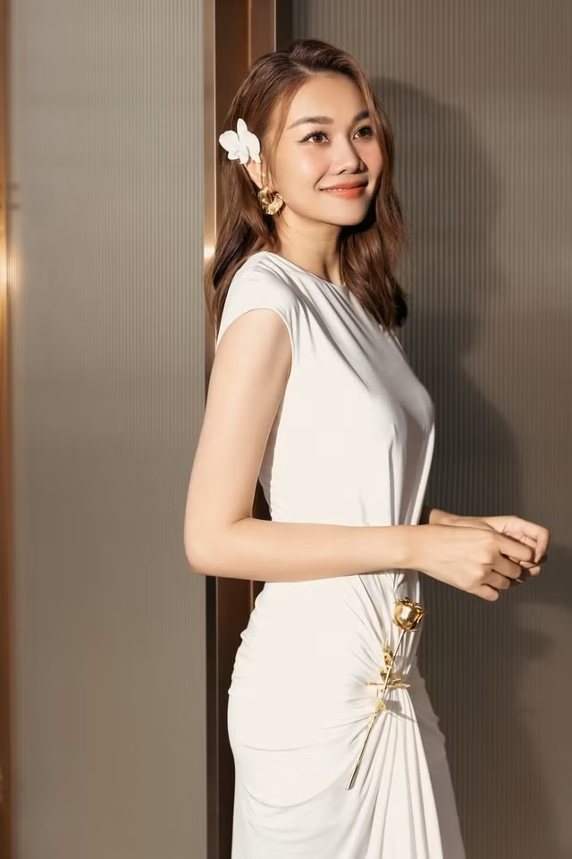 Thanh Hằng dịu dàng, nữ tính hơn từ khi lấy chồng ảnh 1