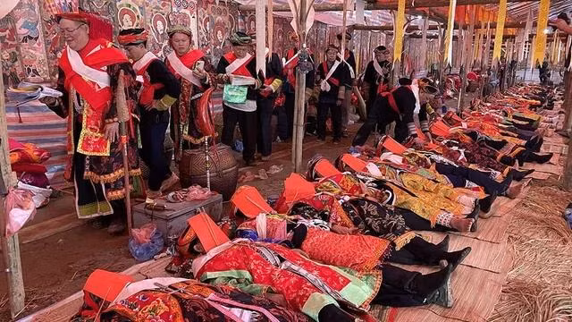 Lễ thăm thiên đình, nghi thức xuất hồn lên thiên cung trong lễ cúng 12 đèn