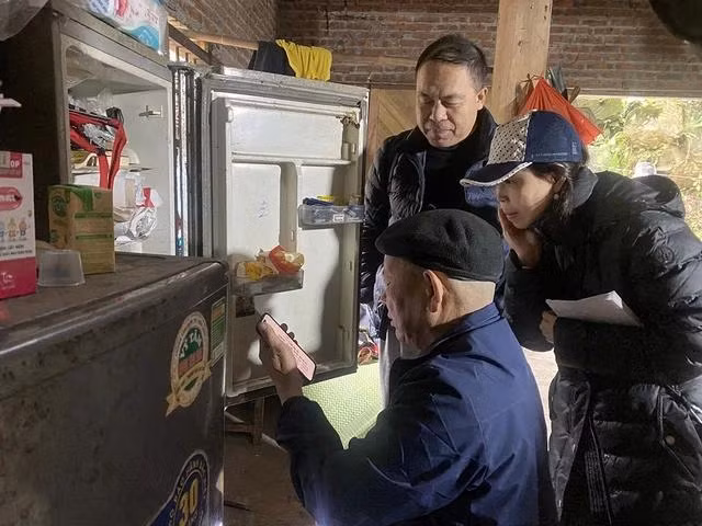 Kho sách của thầy cúng Chảo Tờ Quẩy trong tủ lạnh Kho sách của thầy cúng Chảo Tờ Quẩy trong tủ lạnh