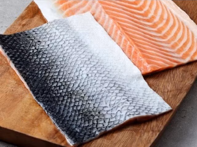 Cũng như phần thịt, da cá hồi có nhiều lượng axit béo omega-3. Ảnh: Shutterstock