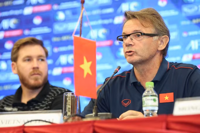 Ông Philippe Troussier từng dẫn dắt tuyển U19 Việt Nam