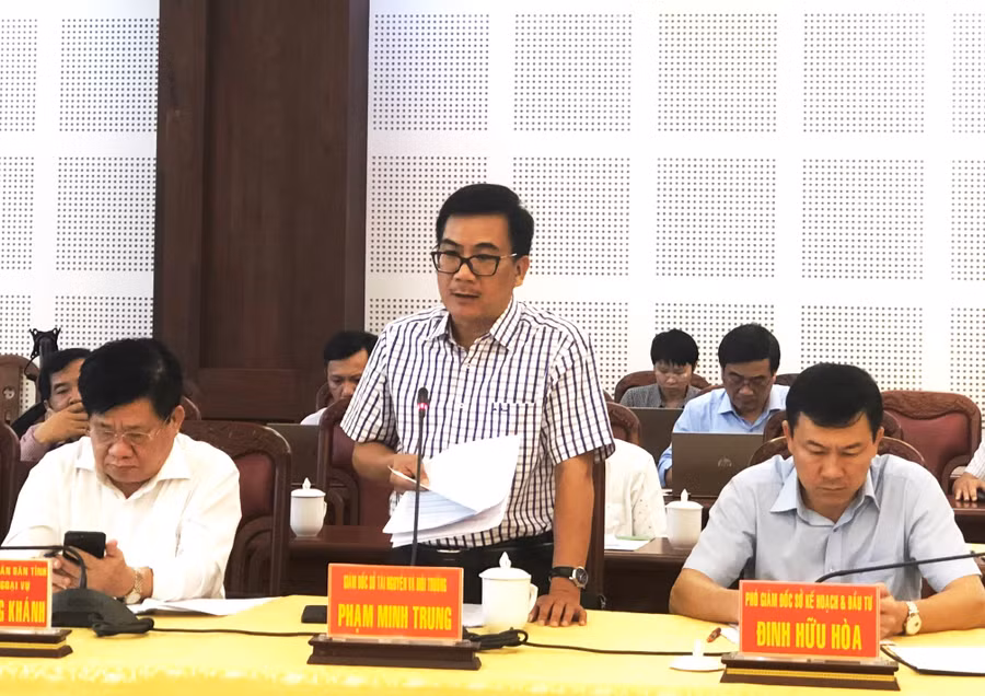 Giám đốc Sở Tài Nguyên và Môi trường Phạm Minh Trung nêu ý kiến tại hội nghị. Ảnh: Phương Dung