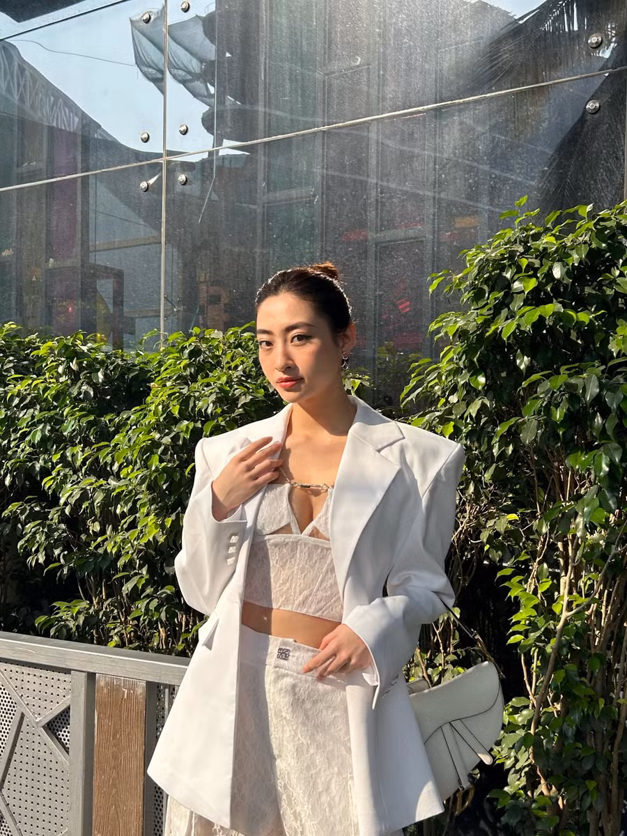 Ngoài sở hữu chiều cao nổi bật và nhan sắc xinh đẹp, Hoa hậu Lương Thùy Linh có thành tích học tập đáng ngưỡng mộ. Ảnh: FBNV