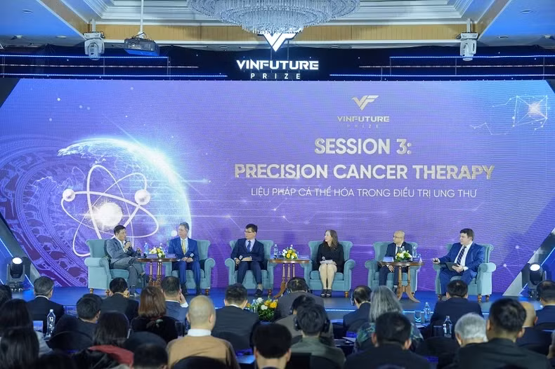 Các phiên tọa đàm thu hút sự quan tâm của giới khoa học trong nước khi được tiếp cận những tri thức và kinh nghiệm của các nhà khoa học hàng đầu thế giới. Các phiên tọa đàm thu hút sự quan tâm của giới khoa học trong nước khi được tiếp cận những tri thức và kinh nghiệm của các nhà khoa học hàng đầu thế giới.