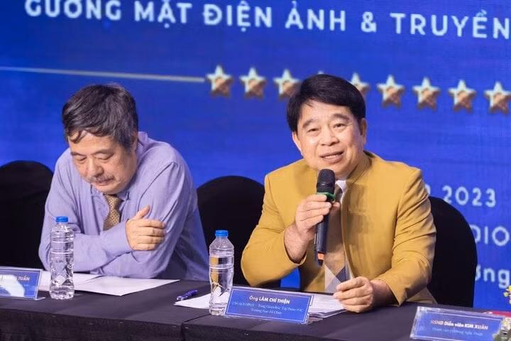 Nhà báo Đinh Trọng Tuấn và ông Lâm Chí Thiện là thành viên trong hội đồng nghệ thuật. Nhà báo Đinh Trọng Tuấn và ông Lâm Chí Thiện là thành viên trong hội đồng nghệ thuật.