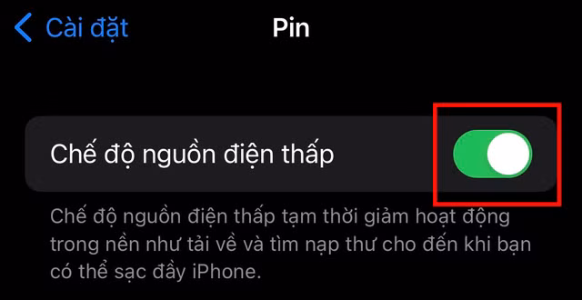 Người dùng vào phần Cài đặt -> Pin -> Kích hoạt chế độ nguồn điện thấp