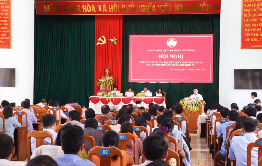 Quang cảnh buổi tiếp xúc tại huyện Chư Prông. Ảnh: Q.T Quang cảnh buổi tiếp xúc tại huyện Chư Prông. Ảnh: Q.T