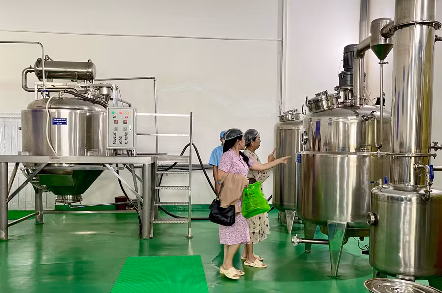 Việc đầu tư máy móc hiện đại giúp Công ty TNHH BaKa (xã Ia Yok, huyện Ia Grai) nâng cao chất lượng các dòng sản phẩm cà phê. Ảnh: V.T