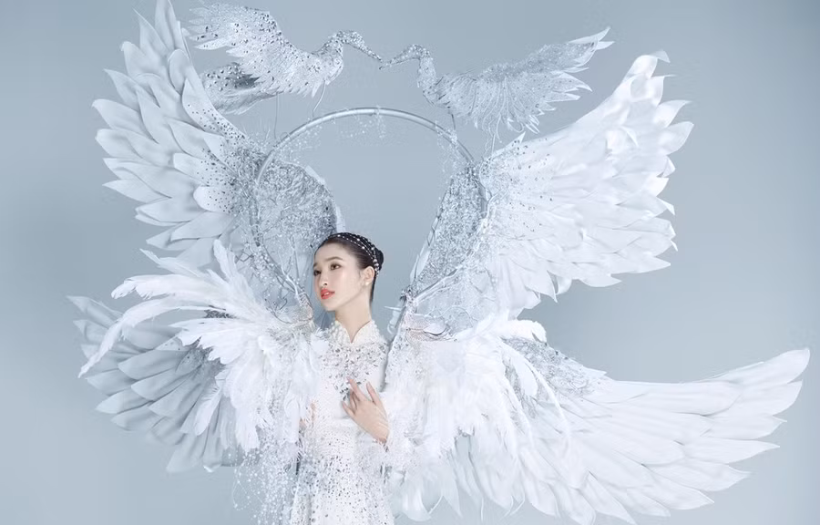 Phương Nhi với trang phục văn hóa dân tộc "Cò ơi." Ảnh: CTV/Vietnam+