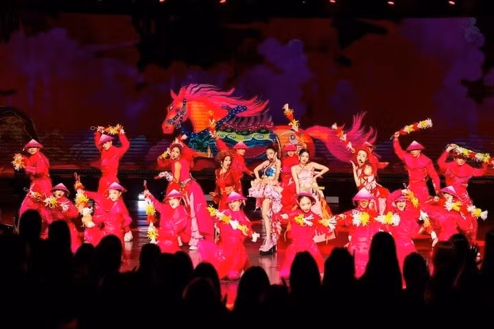 Sân khấu Lý ngựa ô - Ngựa ô thương nhớ của đội MLee show "Chị đẹp đạp gió rẽ sóng".