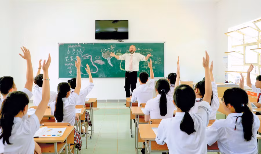 APC Gia Lai áp dụng mô hình giảng dạy chương trình phổ thông chất lượng cao có tăng cường tiếng Anh với giáo viên nước ngoài. Ảnh: N.U