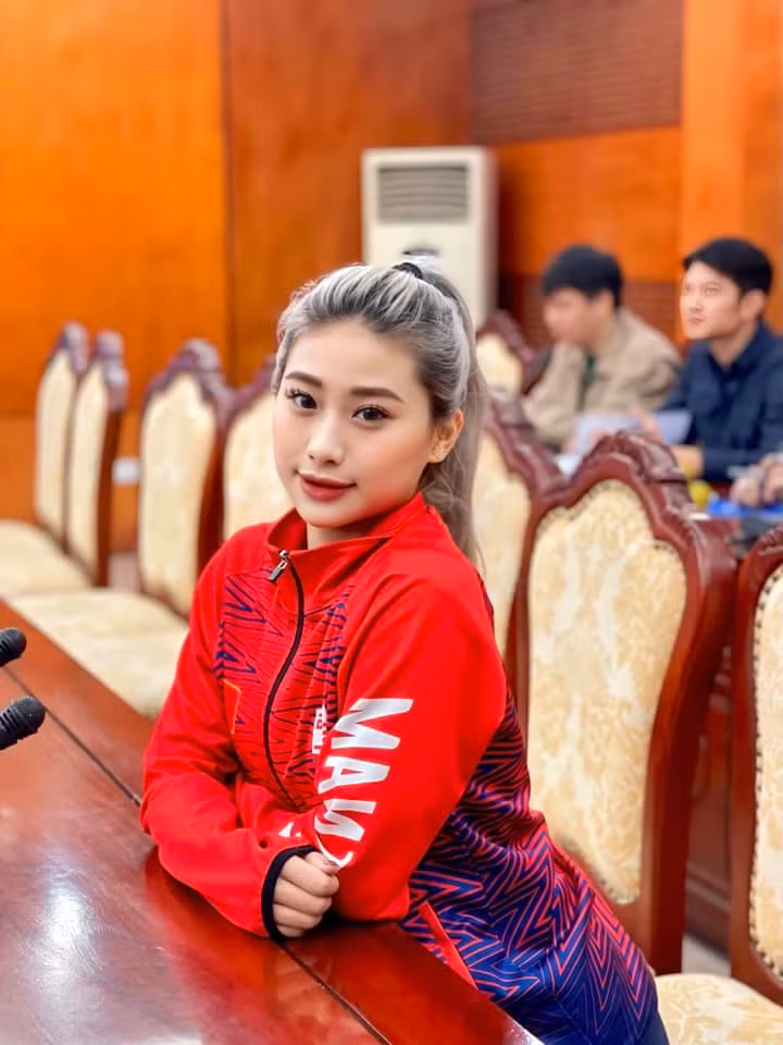 Phạm Như Phương sinh năm 2003, được biết đến là vận động viên tiềm năng của đội tuyển Thể dục dụng cụ Hà Nội và tuyển Việt Nam. Cô bén duyên với bộ môn này khi mới lên 7 và có khoảng 13 năm gắn bó với thể dục dụng cụ